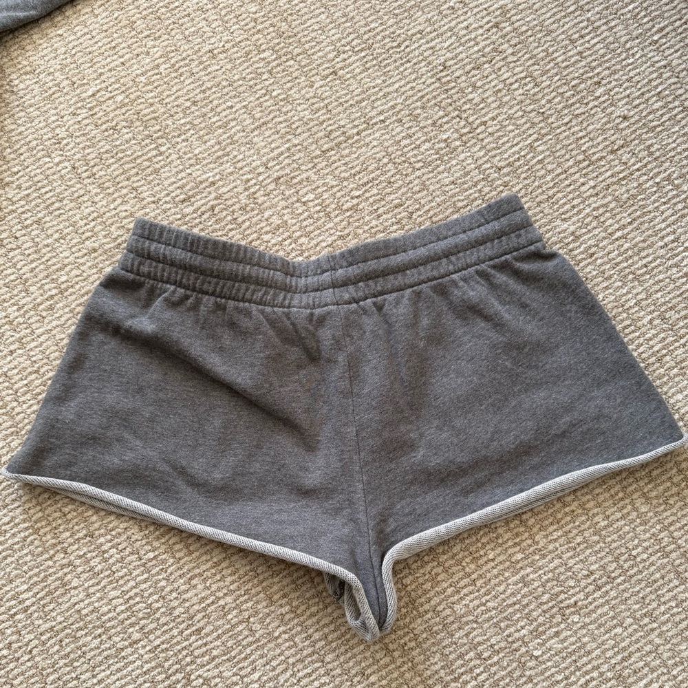 Aritzia Sweat fleece sweatshirt and shorts - Picture 6 of 8